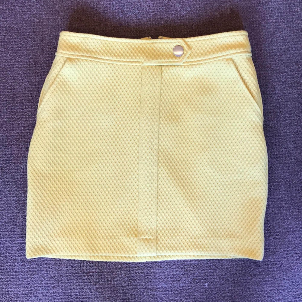 Banana Republic size 6 mustard skirt.